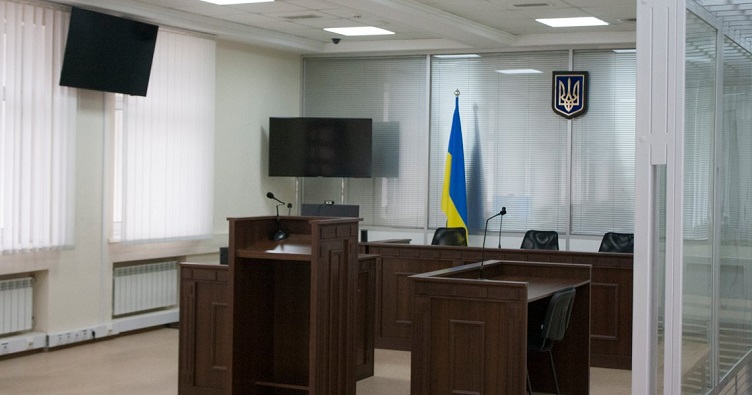 Відсутність в залі засідання підозрюваного або обвинуваченого не означає, що його права можуть обмежуватися на цій підставі.