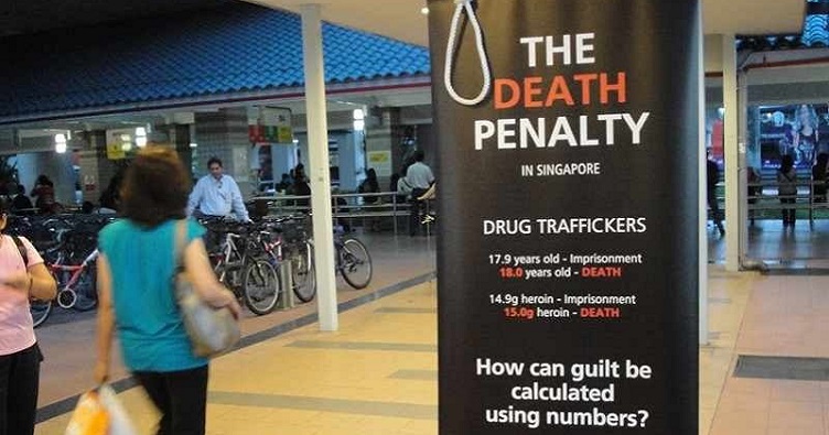 О том, что за определенное количество наркотиков может наступать смертная казнь, предупрежают плакаты на улицах Сингапура.