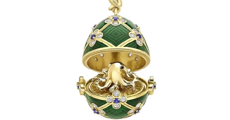 Так выглядит аналогичный кулон согласно сайту Fabergé.