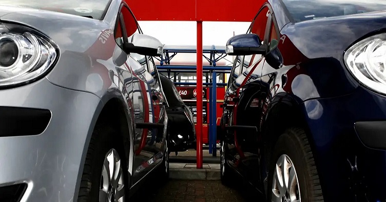 Щонайменше 7 країн-членів ЄС – Болгарія, Чехія, Німеччина, Угорщина, Італія, Польща та Словаччина – закликають Єврокомісію не поспішати з переходом на електромобілі.