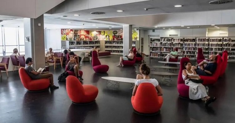 У Барселоні вже існує близько 400 кліматичних притулків, у тому числі в бібліотеках, музеях, спортивних спорудах та торгових центрах. Фото: Getty Images.