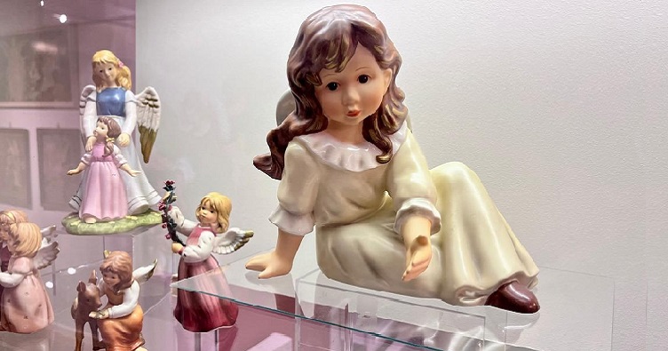 Янголи-охоронці — особлива тема, проілюстрована в музеї кількома десятками експонатів. Фото: DW