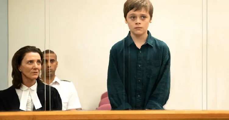 За год в Англии и Уэльсе около 3400 детей в возрасте от 10 до 14 лет получили предупреждения или были привлечены к уголовной ответственности. Кадр из теледрамы Би-би-си «Ответственный ребенок».