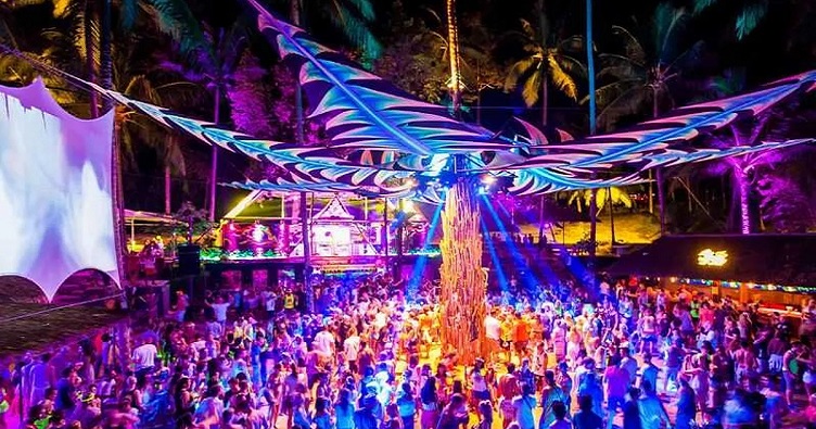 Праздничный корпоратив, по мнению многих тайцев, помогает влиться в коллектив, что облегчает рабочую жизнь.