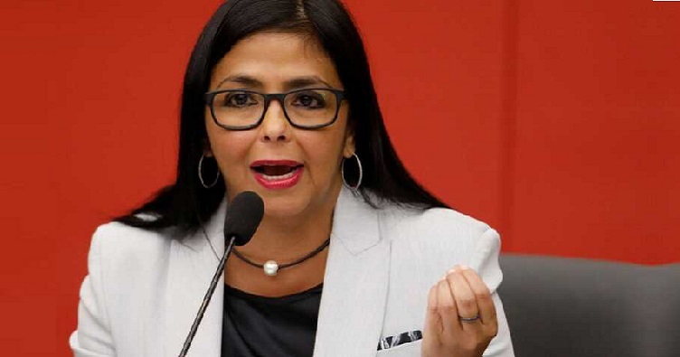 Венесуельські ЗМІ пишуть про те, що віце-президент Делсі Родрігес вступила на посаду глави держави.