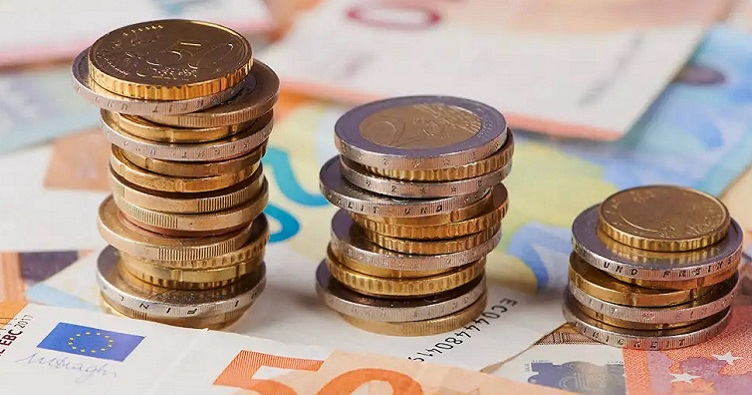 По оценкам Федерального статического ведомства, накопления каждого немца увеличиваются примерно на 270 евро в месяц. Фото: Claudia Nass/Chromorange.