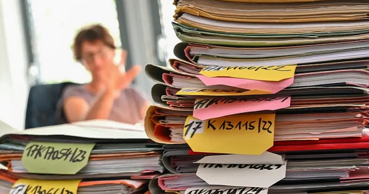 Авторы идеи уверены: чем больше судебных актов будет находиться в открытом доступе, тем меньше ошибок сможет допускать система правосудия. 