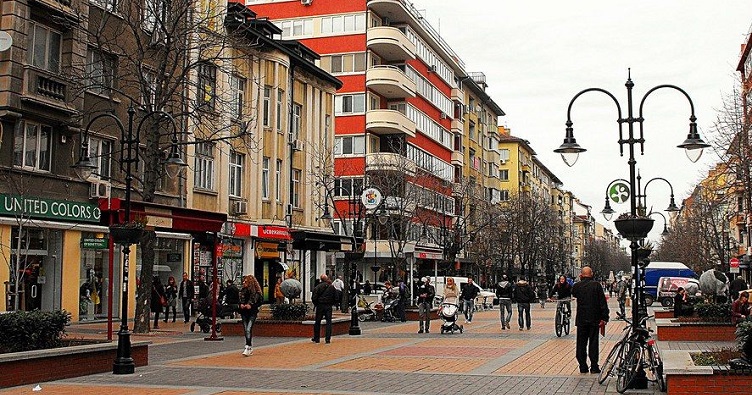 Зважаючи на те, що Болгарія входить до Шенгенської зони і перейшла з цього року на євро, для віддалених працівників це стане додатковим плюсом.