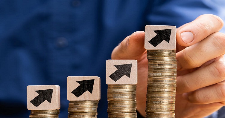 Повышать зарплаты и пенсии предлагается ежеквартально – с 1 апреля, 1 июля и 1 октября/декабря.