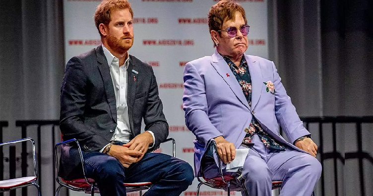 Принц Гарри (слева) как и Элтон Джон давно ведут войну с британскими таблоидами из-за вмешательства в их частную жизнь.  Фото: Robin Utrecht/REX
