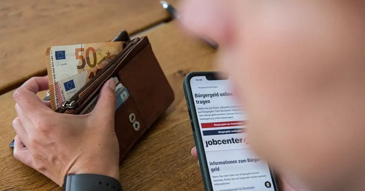 Для німців зі скромним доходом похід у басейн, кіно, театр, аж до поїздки громадським транспортом, часто стають недозволеною розкішшю. Фото: K.Schmitt/Fotostand