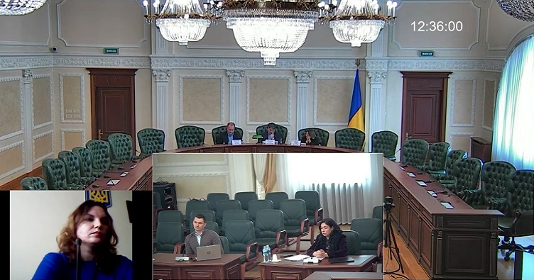 Олена Кантониста (на фото — ліворуч) уважала, що має зупинити провадження, аби забезпечити право порушників на участь у засіданні.