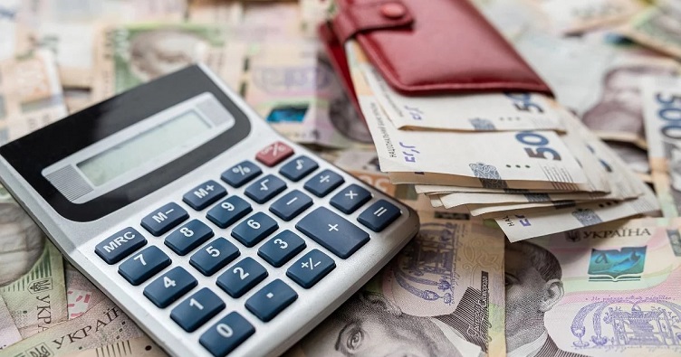 Аби ознайомитися із зведеними даними щодо середніх виплат суддям та працівникам апарату судів, натисніть на зображення.