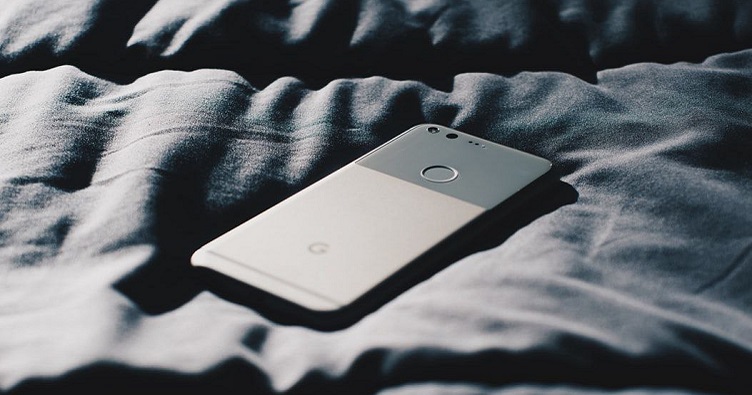 Разумеется, что телефон легко найти, если под рукой есть другой и на вашем не отключен звук. Иначе придется обращаться к собственной памяти. 