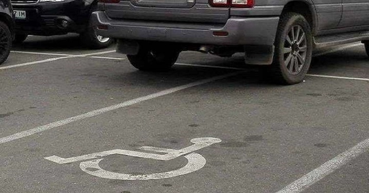 В Кабмине считают, что принятие этого закона будет «способствовать обеспечению беспрепятственного доступа водителей с инвалидностью к парковочным местам».