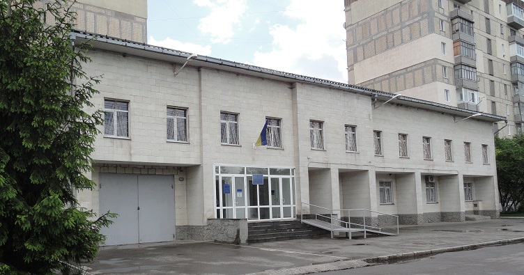 В Жовтоводском городском суде Днепропетровской области по штатному расписанию должно быть 6 судей, а фактически находится на должностях всего четыре.