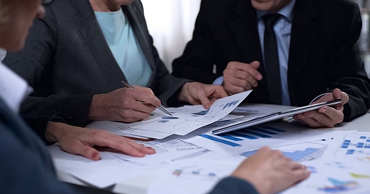 Европейские правительства отстают от других стран по внедрению искусственного интеллекта в систему госуслуг. Фото: Canva