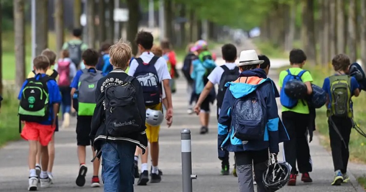 Згідно з результатами опитування, більшість жителів ФРН вважають, що витрати на утримання дітей зросли до недоступного рівня. Фото: Frank Hoermann/Sven Simon