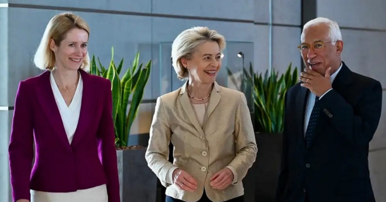 Із трьох головних посад в ЄС дві обіймають жінки: зовнішньополітичну службу ЄС очолює Кая Каллас (ліворуч), а Європейську комісію — Урсула фон дер Ляйєн (у центрі). Фото: Claudio Centonze/EU