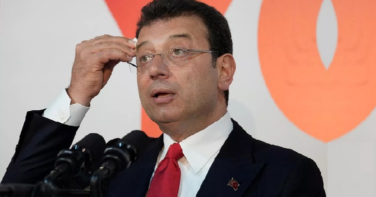 Экрем Имамоглу отрицает выдвинутые обвинения и требует проведения досрочных президентских выборов, которые по закону должны состоятся в 2028 году.