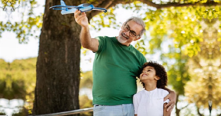 Учасники проекту спілкуються з дітьми безкоштовно та допомагають сім’ям у повсякденному житті.