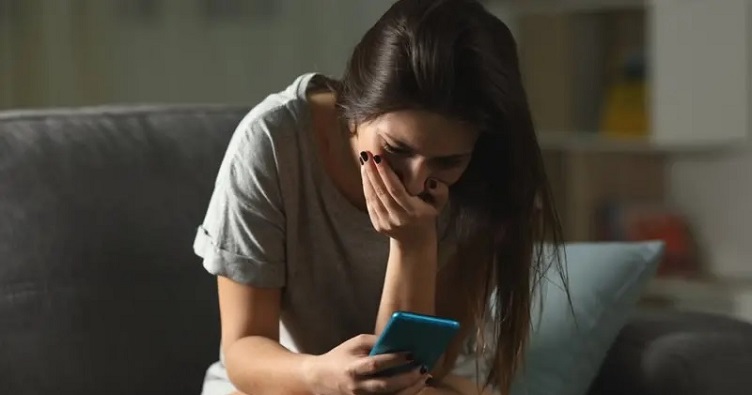 По данным доклада, девочки также чаще становятся объектом травли и, как правило, тяжелее переживают последствия.