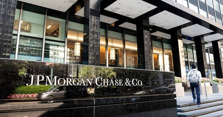 Ирландия привлекает транснациональные компании прежде всего низким корпоративным налогом (12,5—15%). 