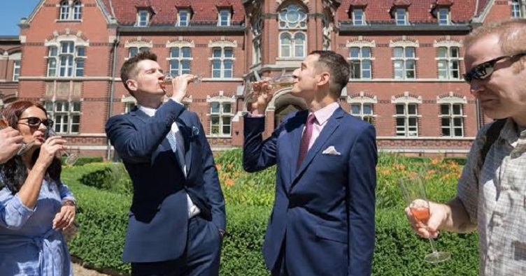 Теперь перед органами регистрации встал вопрос, как заполнить свидетельство, поскольку бланк предусматривает только графы «муж» и «жена». 