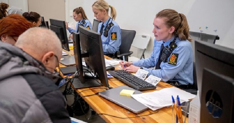 Как отмечают в правительстве, практика Иммиграционной администрации показывает, что очень немногие украинцы имеют право на защиту в индивидуальном порядке.