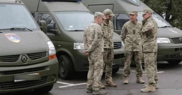За нарушение порядка призыва, совершенное военным должностным лицом в условиях военного положения, нардепы предлагают наказывать минимум тремя годами тюрьмы.