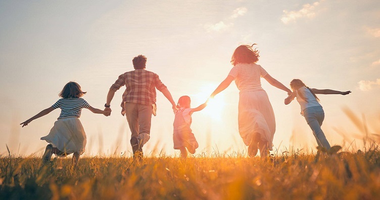 Для многодетных семей в Ирландии предусмотрены ряд выплат и гарантий, помогающих в воспитании детей. 