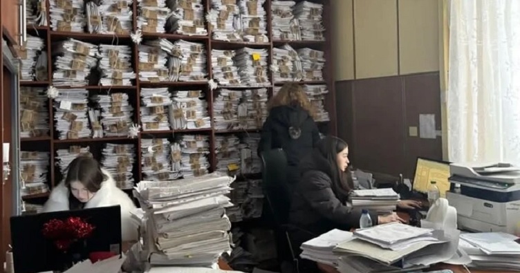 В случае одобрения предложенного проекта постановления КМУ зарплата работников аппарата местных судов может вырасти на 20—40%. Фото: watchers.media