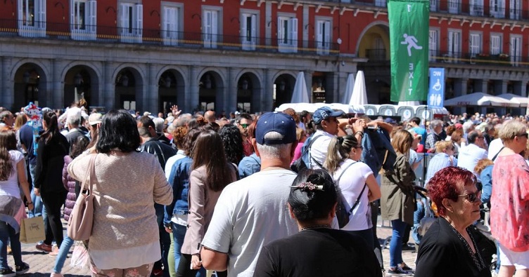 Толпы туристов, заполняющие площади, вызывают недовольство не только у мадридцев, но и жителей многих других испанских городов. Фото: Viktor Tscherezky/DW