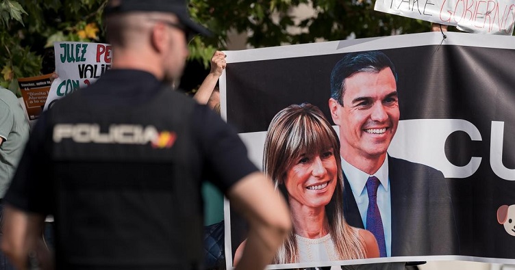 Дело, по которому проходит Бегонья Гомес, получило большой общественный резонанс и усилило протестные настроения в Испании. Фото: Diego Radames/ Anadolu/ picture alliance