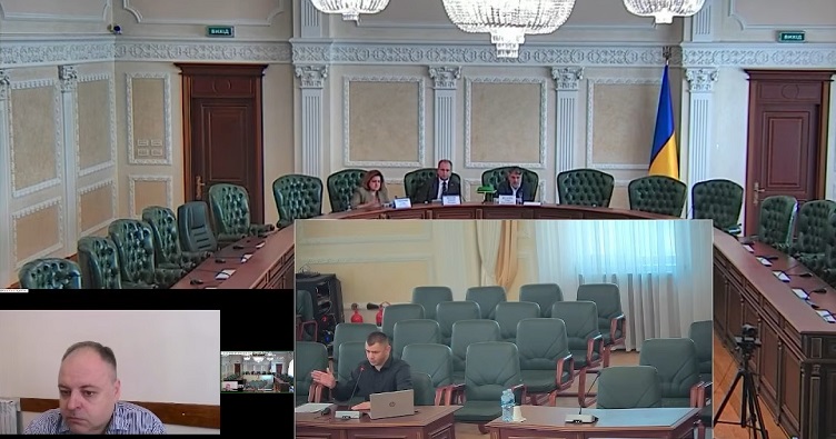 Павел Эдер (на фото – слева) убедил членов палаты, что в его действиях при вынесении решения отсутствует состав дисциплинарного проступка.