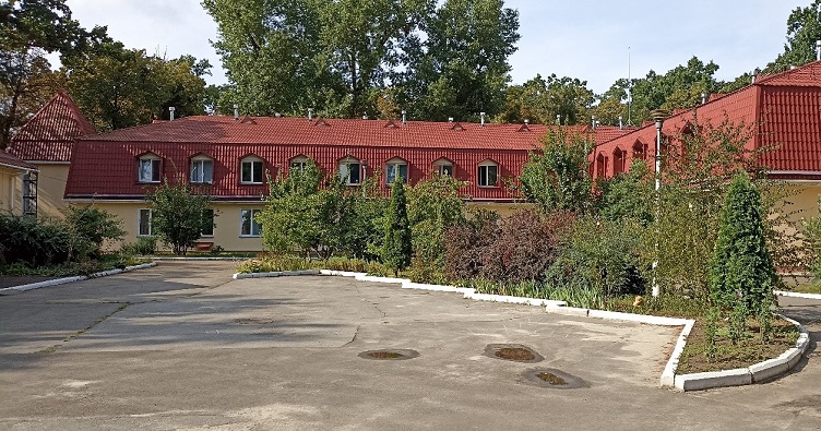 Хоча формально перебування в психоневрологічному інтернаті розглядалося як соціальний догляд, однак фактичні умови, за оцінкою ЄСПЛ, свідчили про істотні обмеження свободи пересування.