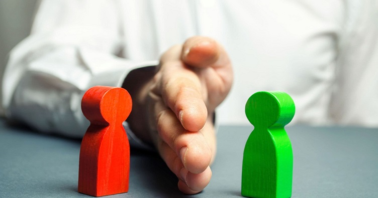 Якщо конфлікт інтересів уже припинився, звільнення за цією підставою виглядає не як захист інтересів роботодавця чи держави, а як санкція за минулу ситуацію. 