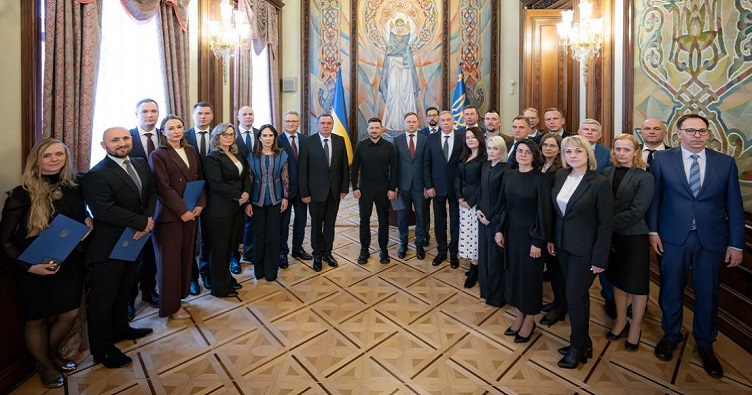 Церемония прошла в присутствии Президента, глав Верховного Суда, Высшей рады правосудия, Высшей квалификационной комиссии судей и Рады судей.