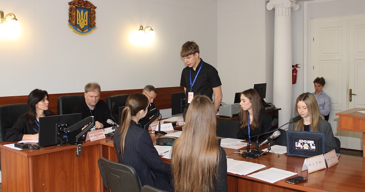 Во время устных раундов осуществляли судейство судьи Восьмого ААС Тарас Боршовский, Оксана Гинда, Василий Гуляк, Надежда Ильчишин, Алексей Мандзий, Оксана Микула, Андрей Курилец и Павел Сало.