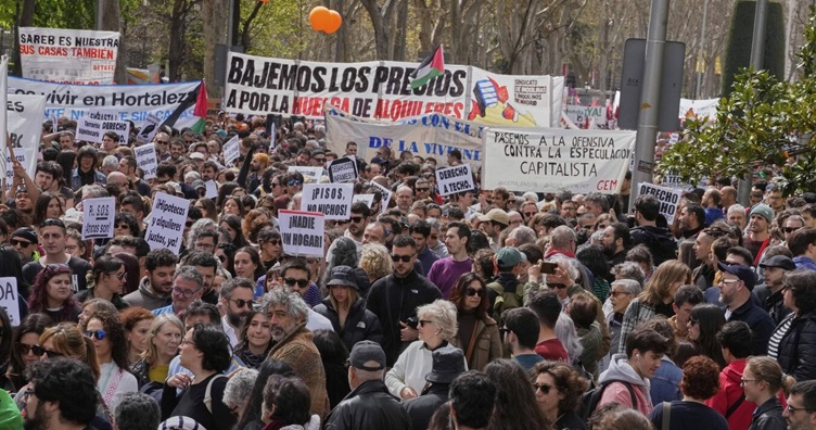 Найти деньги на социальное жилье правительство вынудили массовые акции протеста против спекуляции на рынке недвижимости и резкого роста цен на аренду. Раul Whіtе/ АР Photo