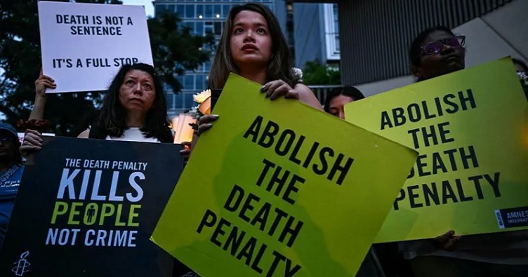 Против существования смертной казни выступают и сами сингапурцы, хотя многие поддержвают такой вид наказания.