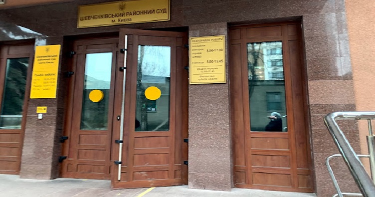 В Шевченковском районном суде г.Киева есть 30 судей с полномочиями при 42 должностях по штатному расписанию.