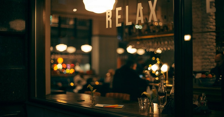 Автори проекту вважають, що ситуація в барі полегшує людям перший крок до лікування і дозволяє не турбуватися про те, що подумають інші, дізнавшись про їхні візити до клініки.