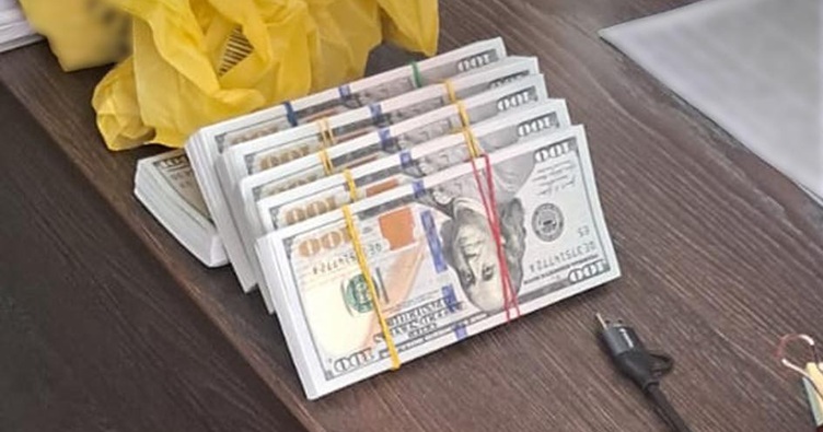 Вилучені під час обшуку гроші. Фото: НАБУ