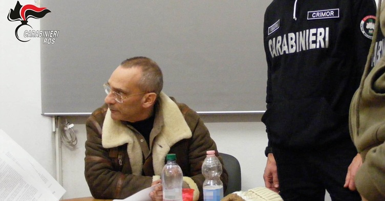 Маттео Мессины Денаро находился в бегах почти 30лет, но был арестован и скончался в тюремном лазарете осенью 2023 года.