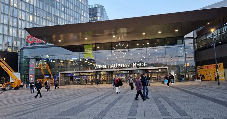 Один из главных пересадочных узлов является австрийский Wien Hauptbahnhof, связывающий Восточную (включая Украину) и Центральную Европу.