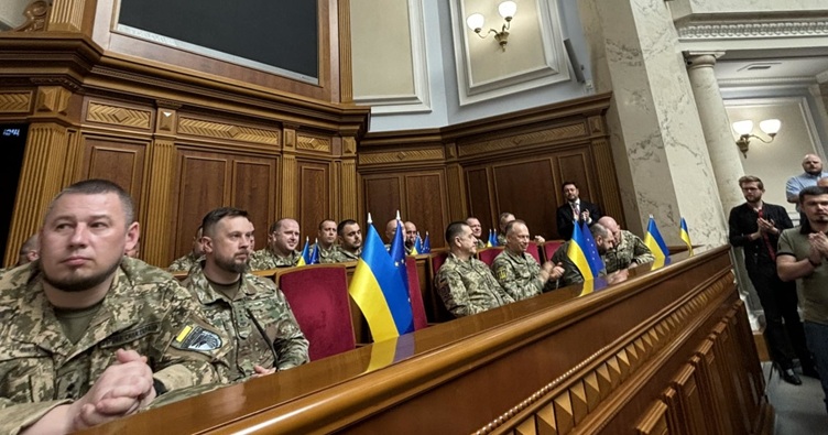 Закон покликаний прибрати «розрив комунікації» між реальним досвідом на передовій та законотворчістю у парламенті. Фото: Facebook.