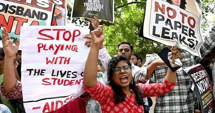 Отмена результатов NEET привела к протестам по всей Индии с требованием отставки федерального министра образования. Фото: Getty Images