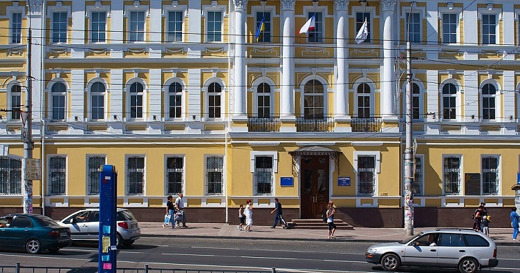 Будівля у Сімферополі, де до березня 2014 року розташовувався головний офіс компанії «Чорноморнафтогаз».