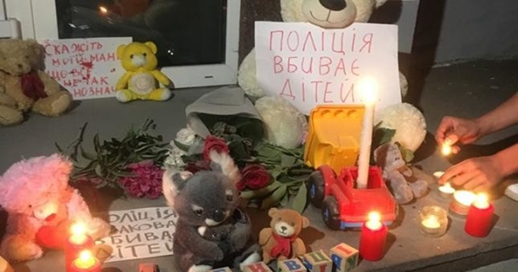 Трагедія сталася у травні 2019 року, коли поліцейські напідпитку стріляли на подвір’ї по банках й поцілили в хлопчика.